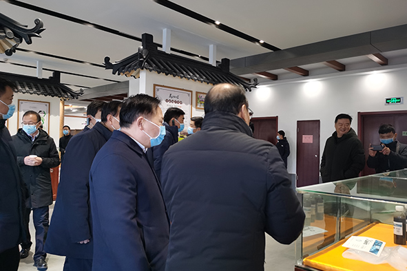 5三門峽市劉南昌書記，率市區(qū)縣負(fù)責(zé)人近100人，蒞臨中威廠區(qū)參觀指導(dǎo)